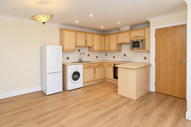 Flat 12, Clarendon Court 1a, Pollard Road, Morden photo 3