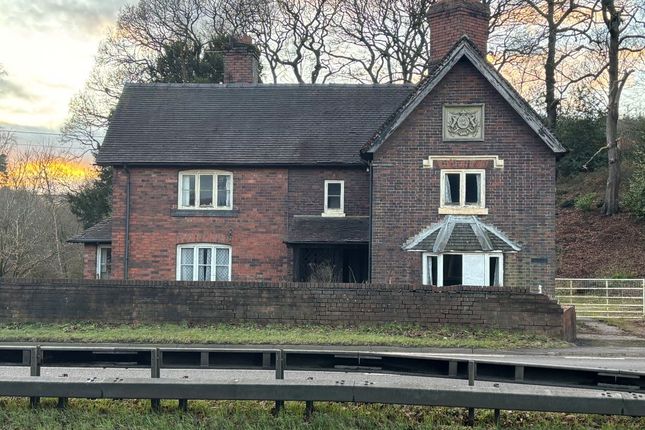 4-bed house on The Firs, Stone Road, Stone, £205,000