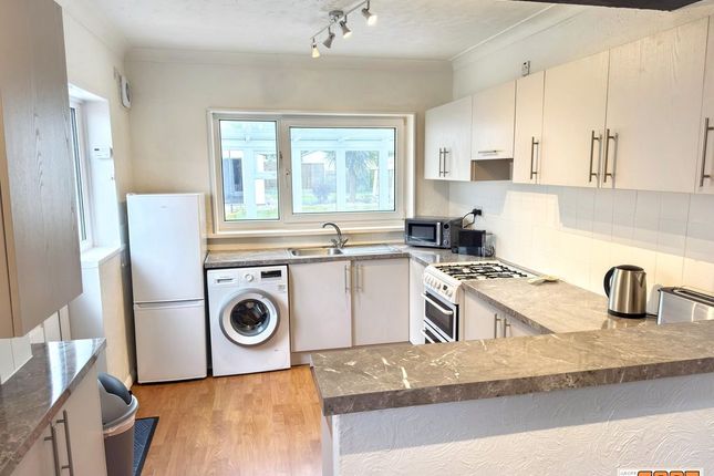 8, Beech Grove, Hayling Island photo 3