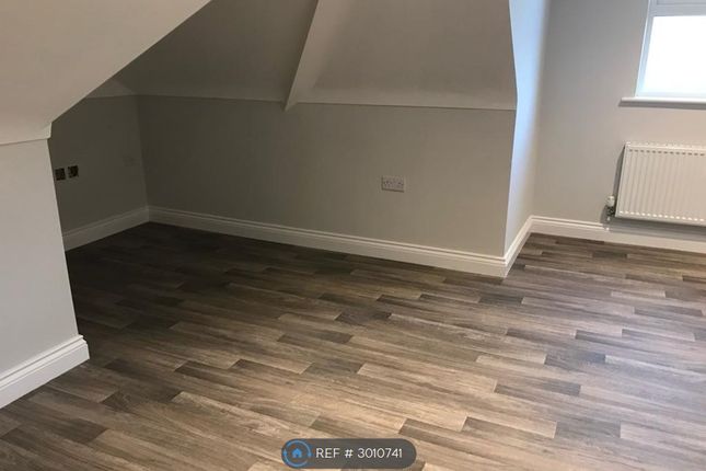 Flat, Poole Road, Upton, Poole photo 3