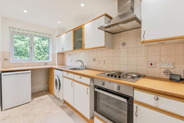 4 Melford Place, Western Avenue, Brentwood photo 3