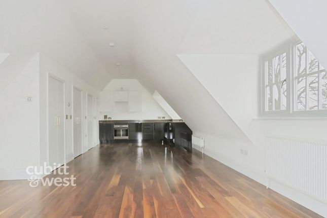 29, Linden Court, 29, Lesbourne Road, Reigate photo 2