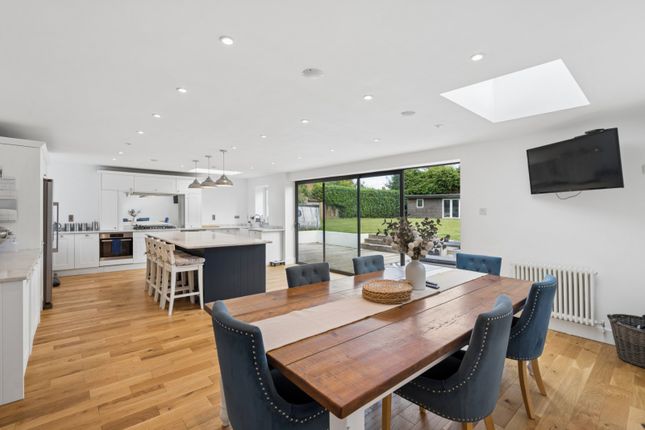 77, Sycamore Road, Buckinghamshire photo 4