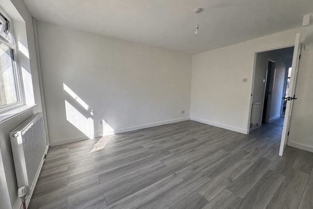 8, Tremaine Close, Heamoor photo 2