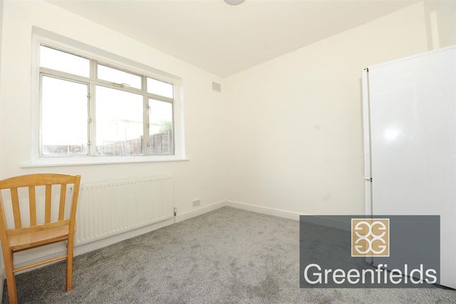 1 Chelston Approach, Ruislip photo 4