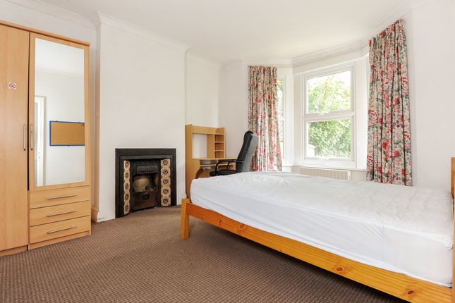 23, Coombe Road, Surrey photo 2