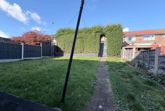 Whincover Drive, Leeds photo 3