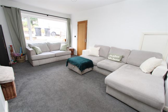 69, Albert Avenue, Bradford photo 2