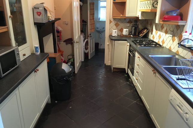 Room to rent in Very Near Seaford Road Area, Ealing Northfields Area