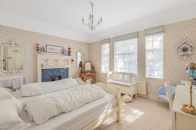 Detached house to rent in Grosvenor Road, London