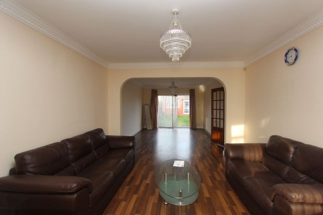 190, Malvern Avenue, Middx photo 2