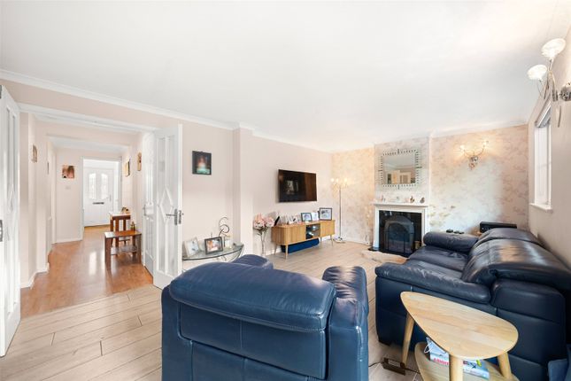 7, Opal Way, Berkshire photo 3