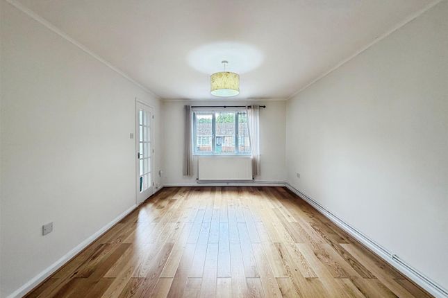 48, Laburnum Avenue, Mildenhall photo 3