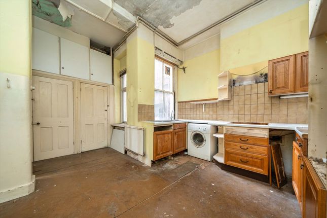 Flat 4, Queens Mansions, Brook Green, London photo 4