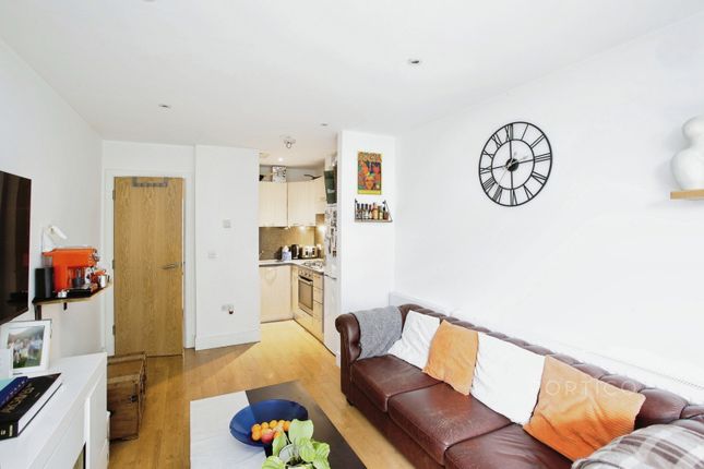 Flat 9 Raglan Court, 36, Raglan Road, London photo 3