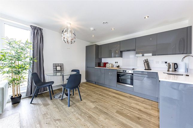 Flat 19,, Cardwell House, Longcross photo 3