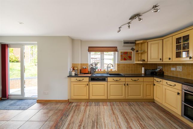 49, Reed Drive, Redhill photo 3