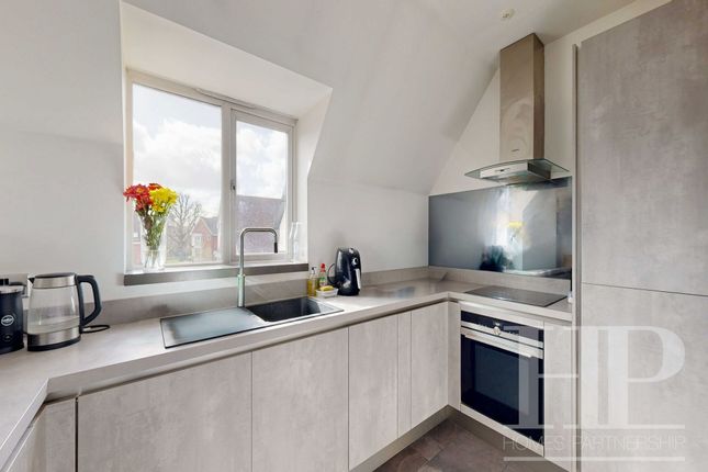 10 Stone Court, Crawley photo 4