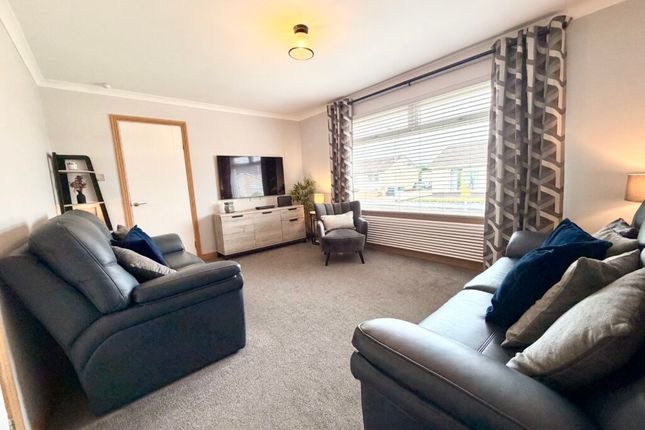 8, Meikle Crescent, Greengairs photo 3