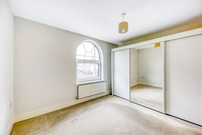 Flat for sale in Weir Road, Bexley