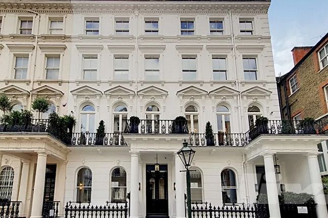 Flat to rent in Prince Of Wales Terrace, Hyde Park