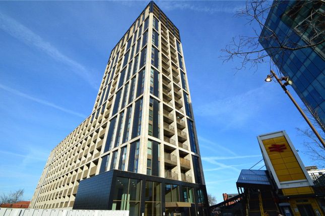 Flat to rent in Vita Apartments, 1 Caithness Walk, Croydon