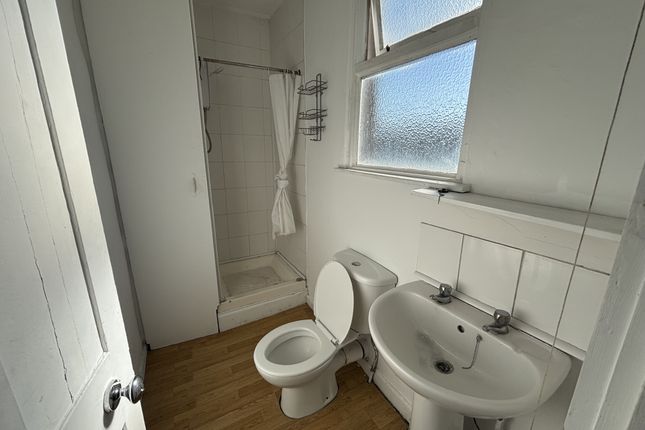 10, Luton Road, Chatham photo 4