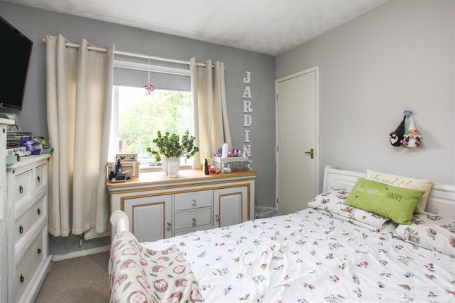 5, Afan Close, Kettering photo 3