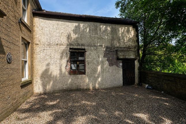 Studio house on Commercial Workshop, Hallwell Street, Burnley, £20,000
