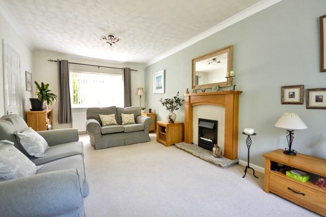 30, The Dell, Tewkesbury photo 4