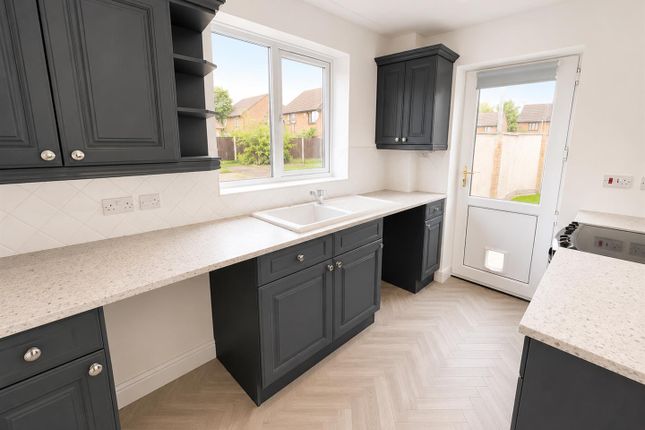 65, Hoylake Drive, Farcet, Peterborough photo 4
