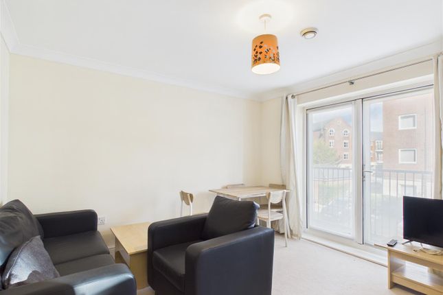 59 Brookbank Close, Cheltenham photo 3