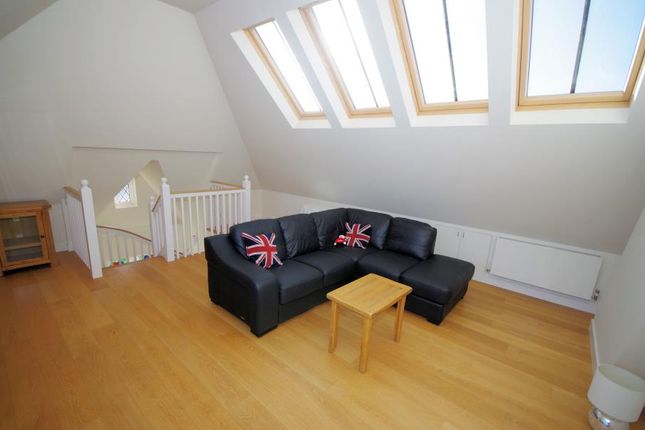 Thumbnail Flat to rent in Long Lane, London