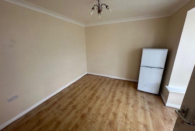 55 Mayflower road, Grays photo 4