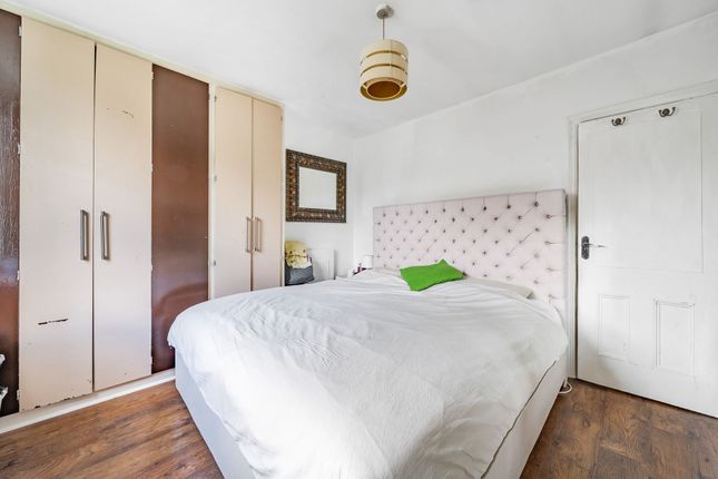 Flat for sale in Grove Hill, London