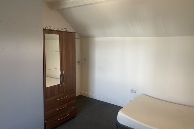 Room to rent in Altofts Road, Normanton