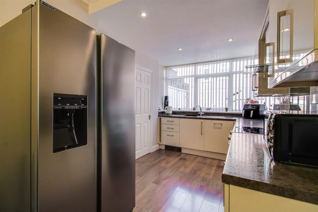 35, Glebe Gate, Dewsbury photo 3