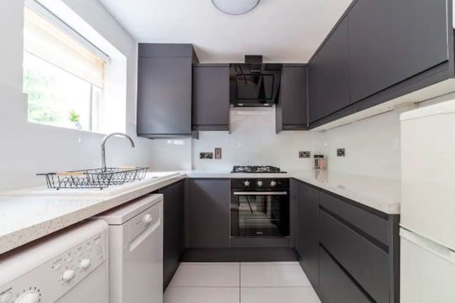 Flat to rent in Wesley Avenue, London