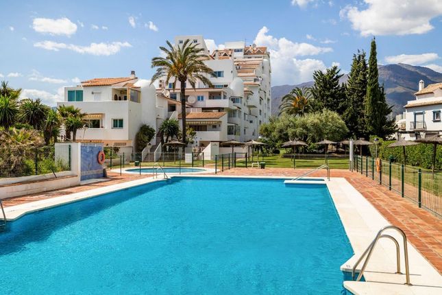 Thumbnail Apartment for sale in Estepona, Málaga, Andalusia, Spain