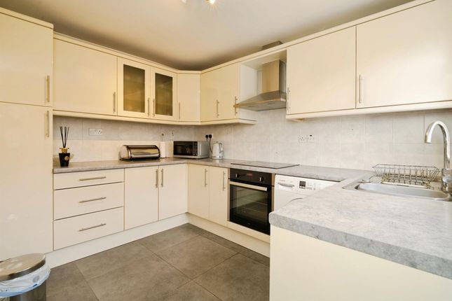 10, Lepton Gardens, Barnsley photo 4