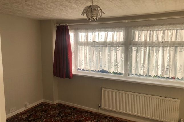 Semi-detached house to rent in Morris Drive, Banbury