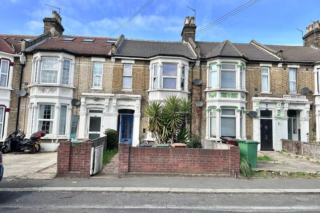 Flat for sale in Grove Green Road, London
