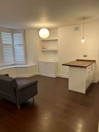 Flat to rent in Benbow Road, Hammersmith