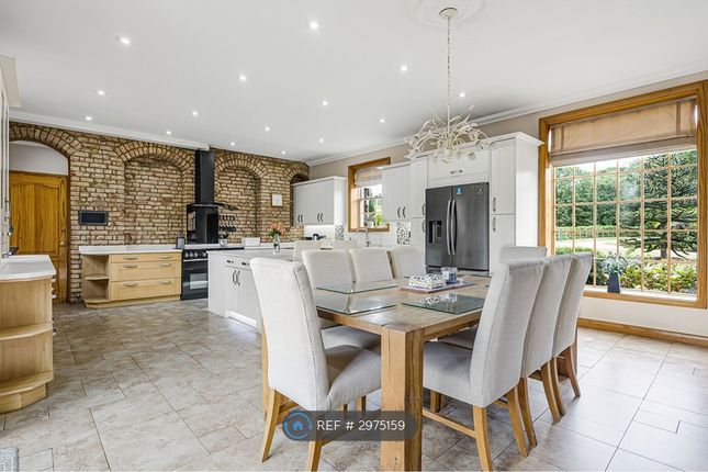 5 Bedroom House in WD25 0LG