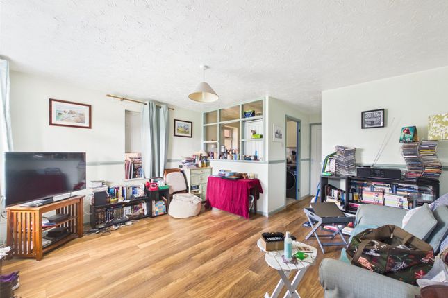 30, Woodford Court, Gloucester photo 3
