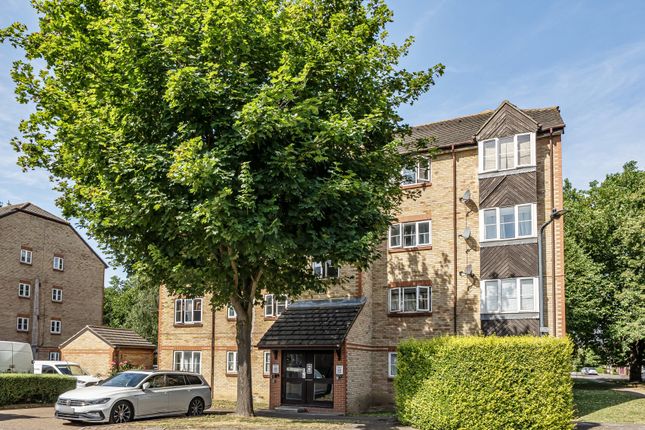 89, Kingfisher Way, London photo 2