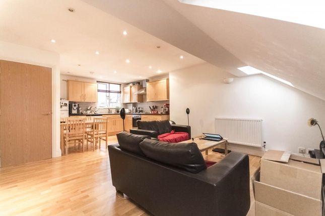 94c, Narbonne Avenue, London photo 4