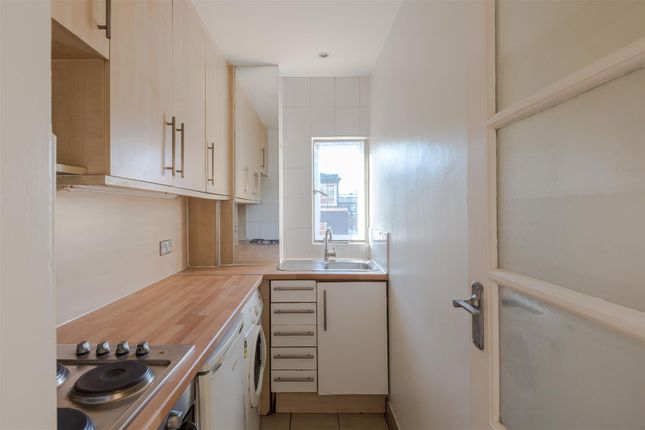 Flat for sale in Paramount Court, Bloomsbury