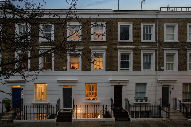 Terraced house for sale in Caversham Street, London