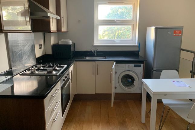 Flat to rent in Stoke Newington Common, London